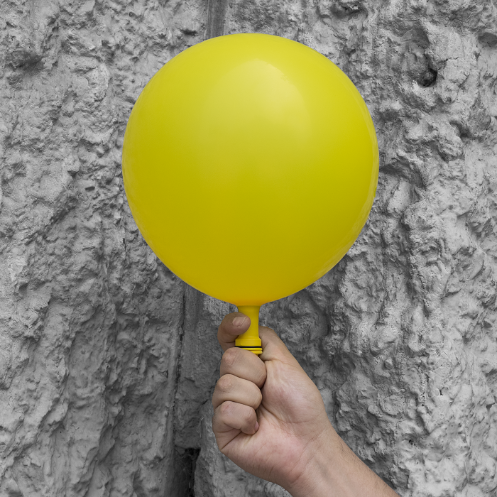 LED Light Up 14 Inch Blinky Balloons - Yellow
