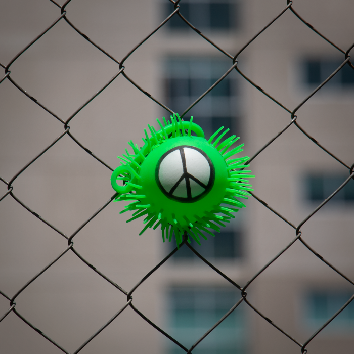 LED Peace Sign Puffer YoYo Ball- Green